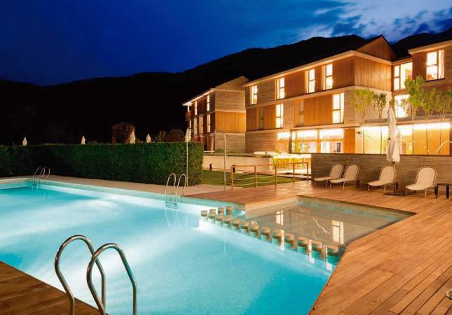 Espaciosas habitaciones en Hotel Tierra de Biescas. El entorno más romántico con los mejores precios de Huesca